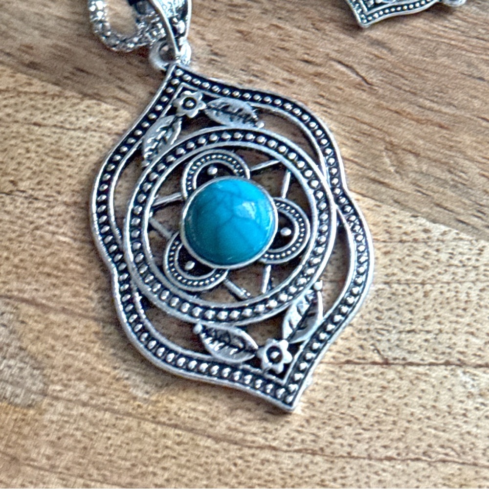 Vintage Inspired Bohemian 3-Piece Faux Turquoise Set Necklace Earrings Bracelet - Picture 10 of 13